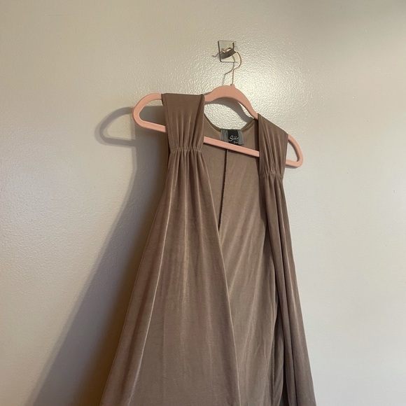 SLINKY Brand Sleeveless Cardigan - Picture 6 of 12